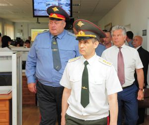 Честь в мундирах Честь в мундирах