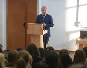 Лекция от губернатора, подарки от правительства Лекция от губернатора, подарки от правительства