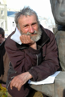 Меньше бедных, больше богатых Меньше бедных, больше богатых