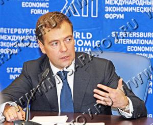 Рубль должен потеснить доллар Рубль должен потеснить доллар