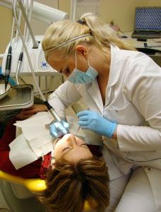 Имплантация зубов: насколько верен выбор?