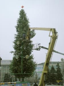 Красавица-елка на Театральной площади Саратова Красавица-елка на Театральной площади Саратова