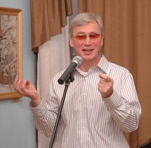 Алексей Слаповский: «Книги я пишу, а сценаристом работаю» Алексей Слаповский: «Книги я пишу, а сценаристом работаю»