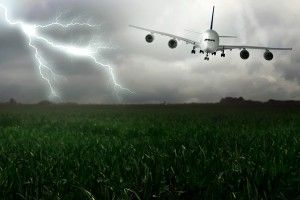 В самолет с футболистами попала молния В самолет с футболистами попала молния
