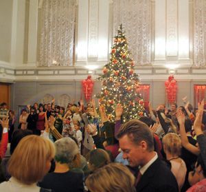Joyeux Noёl! Веселого Рождества! Joyeux Noёl! Веселого Рождества!